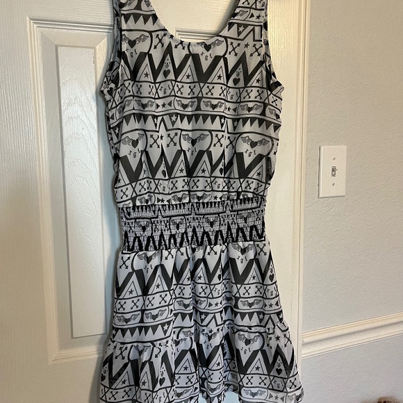 Black and white sundress - Picture 1 of 3